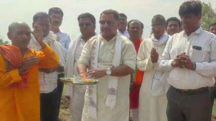 पडरौना: जिले में बाढ़ खंड विभाग के अधिशासी अभियंता पर पत्रकार से मारपीट का लगा आरोप, एससी-एसटी एक्ट में दर्ज हुआ मुकदमा
