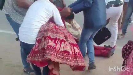 तरारी: सिकरौल पेट्रोल पंप के समीप बेलगाम ट्रक ने दूल्हे की कर में मारी जोरदार टक्कर