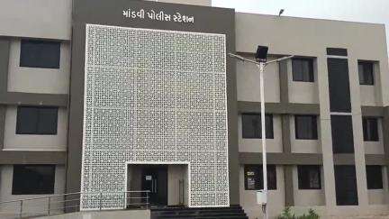 માંડવી: ઓનલાઇન છેતરપિંડી માં ગયેલી રકમ રૂપિયા 1,05,142 માંડવી પોલીસે અરજદારોને પાછા અપાવ્યા