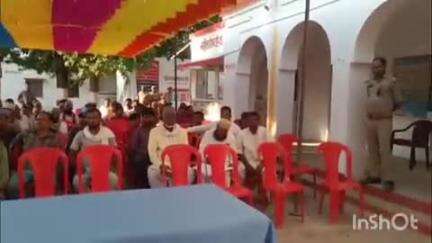महसी: खैरीघाट थाना परिसर में बकरीद को लेकर SDM और CO की अध्यक्षता में आयोजित की गई पीस कमेटी की बैठक