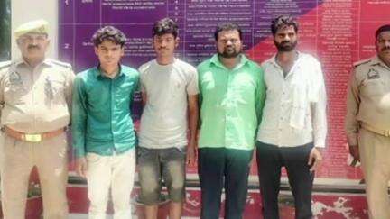 जौनपुर: सिकरारा से 4 अभियुक्तों को पुलिस ने किया गिरफ्तार, 4 जिंदा गोवंश और दो पिकअप किए बरामद