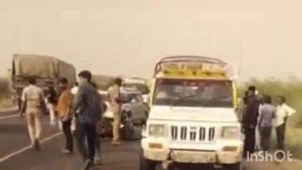 बालेसर: ढांढणीया गांव के पास दो कारों की आमने-सामने हुई टक्कर, 5 लोग हुए घायल