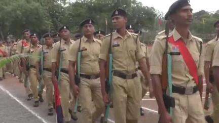 रायगढ़: पुलिस महानिरीक्षक बिलासपुर रेंज, डॉक्टर संजीव शुक्ला ने किया जिला पुलिस रायगढ़ का वार्षिक निरीक्षण