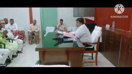बक्सर: बक्सर एसडीएम ने सभी राजनीतिक दलों के साथ अपने कार्यालय कक्ष में की बैठक