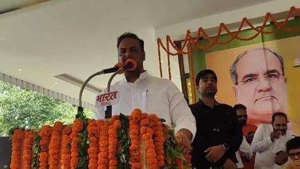 फर्रुखाबाद: पांचाल घाट स्थित जिला पंचायत सम्मेलन में भाजपा प्रदेश अध्यक्ष ने अखिलेश यादव पर किया तीखा हमला
