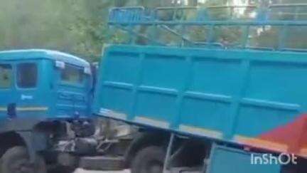 रक्कड़: शांतला कामलू रोड पर सरिया से भरा ट्रक पलटने से बाल-बाल बचा, हादसे में कोई हताहत नहीं