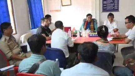 করবুক: করবুক বিধানসভা কেন্দ্রের কনফারেন্স হলে মহকুমার বিভিন্ন বিষয় নিয়ে আলোচনা সভা অনুষ্ঠিত হয়, উপস্থিত মহকুমা শাসক