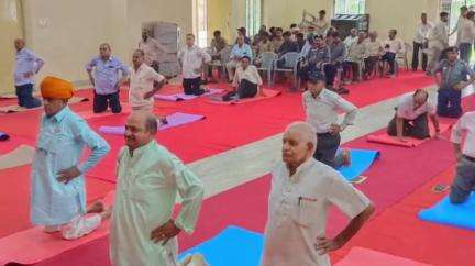 ब्यावर: ब्यावर के अम्बेडकर भवन में एक दिवसीय वरिष्ठ नागरिक कार्यशाला का आयोजन, व्हील चेयर का किया गया वितरण