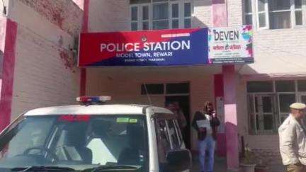 रेवाड़ी: रेवाड़ी में कार की टक्कर से महिला की मौत, पानी लेकर सड़क पार कर रही थी, मौके से ड्राइवर फरार