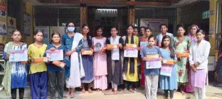 बलौदाबाज़ार: विश्व माहवारी स्वच्छता दिवस के अवसर पर आयुष्मान आरोग्य मंदिरों में बांटे गए निःशुल्क सैनिटरी नैपकिन