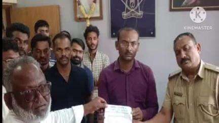 आष्टी: चोरट्यांचा अजब प्रकार कब्रस्तानातील कबरी वरील लाकडं करतात लंपास.. तळेगाव पोलिसांना मुस्लिम कब्रस्तान कमिटीने दिले निवेदन
