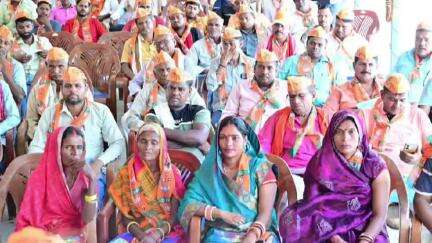नौतन: कठैया बिशनपुरवा में नौतन उत्तरी मंडल कार्य समिति की बैठक संपन्न, पूर्व मंत्री ने दीप जलाकर की शुरुआत