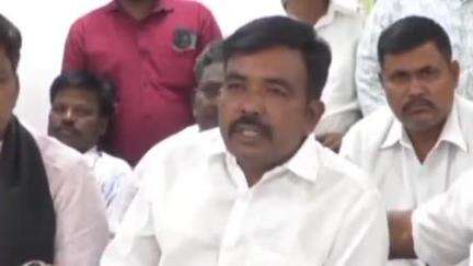 అనంతపురం జడ్పీ కార్యాలయంలో మడకశిర ఎమ్మెల్యే ఎమ్మెస్ రాజు వాల్మీకులను కించపరిచి మాట్లాడలేదు అనంతపురంలో దళిత సంఘం నేతలు