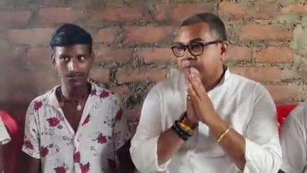 खड़गपुर: जमुई सांसद ने सड़क दुर्घटना में मारे गए युवक के परिवार से मिलकर दी सांत्वना