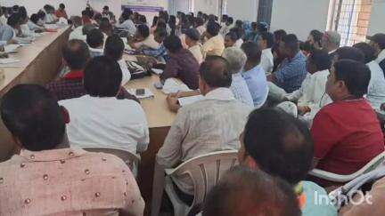 त्योंथर: त्यौंथर जनपद पंचायत सभागार में जिला पंचायत सीईओ मेहताब सिंह गुर्जर ने की समीक्षा बैठक