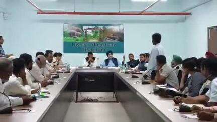 ঝাড়গ্রাম: পশ্চিমবঙ্গ সরকারের সংখ্যালঘু কমিশনের উচ্চপর্যায়ের বৈঠক হল ঝাড়গ্রামের জেলা শাসকের কার্যালয়ে