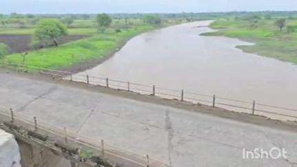 कळंब: शहरातील मांजरा नदी प्रवाहीत,मान्सूनपूर्व पावसाने लावली जोरदार हजेरी