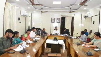 అనంతపురం కలెక్టరేట్ మినీ కాన్ఫరెన్స్ హాల్లో జిల్లా కలెక్టర్ వినోద్ కుమార్ ఆధ్వర్యంలో రెవెన్యూ సెక్టార్  సమీక్ష సమావేశం