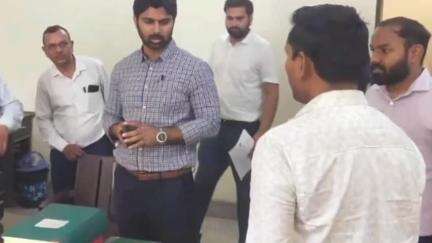 खैर: खैर में एसडीएम के पटल निरीक्षण से मचा हड़कंप, चार्ज संभालते ही कार्यालयों का लिया जायजा