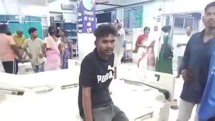 गुमला: खटखोर के पास खड़ी बाइक को ऑटो ने मारी टक्कर, दो लोग घायल