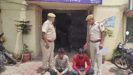 आबू रोड: मावल चौकी पर रीको पुलिस ने की कार्रवाई, ट्रक से शराब के 607 कार्टून बरामद कर दो तस्करों को किया गिरफ्तार