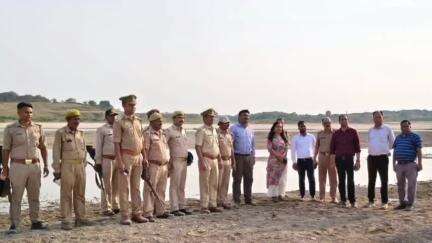 बाह: चंबल नदी के क्योरी घाट पर जिलाधिकारी के आदेश पर संयुक्त टीम ने किया निरीक्षण, नहीं मिले खनन के साक्ष्य