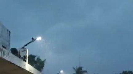 செங்கோட்டை: இரவிலும் இயல்பு வாழ்க்கையை பாதிப்படையை செய்த கனமழை மக்கள் தவிப்பு