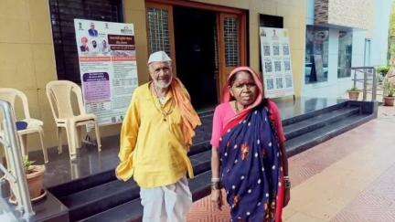 मेहकर: दोन मुलं असूनही उकळी येथील वृद्ध आई-वडिलांना सांभाळत नाही, आई-वडिलांची जिल्हाधिकारी यांच्याकडे तक्रार