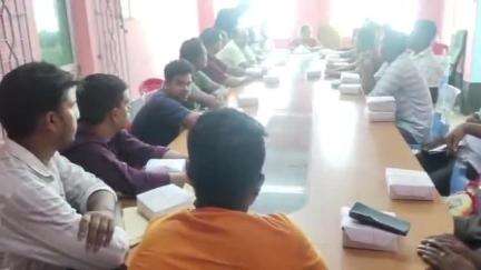 জয়নগর ১: জয়নগর এক নং বিডিও অফিসে জয়নগরের মোয়া ব্যবসায়ীদের নিয়ে বৈঠক