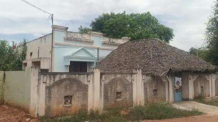 சிங்கம்புனரி: புதுப்பட்டியில் கணவர் இறந்த விரக்தியில் மகனை கொன்று, மகளுடன் தற்கொலைக்கு முயன்ற பெண் மருத்துவமனையில் அனுமதி