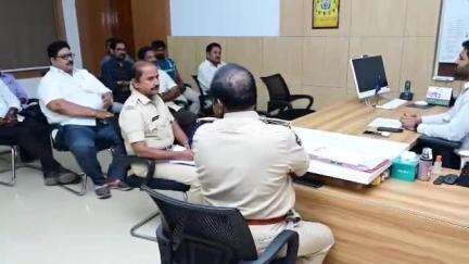భీమవరం: జిల్లాలో లిక్కర్ అమ్మకాలు పారదర్శకంగా జరగాలి, కొనుగోలు, అమ్మకాల లావాదేవీలు ఆన్లైన్ ద్వారా నిర్వహించాలి: జాయింట్ కలెక్టర్