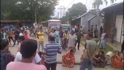 উদয়পুর: পাঁচ দিন ধরে বিদ্যুৎ না থাকায় অমরপুর - নতুন বাজার সড়ক অবরোধে বসলো স্থানীয় এলাকাবাসীরা #jansamasya
