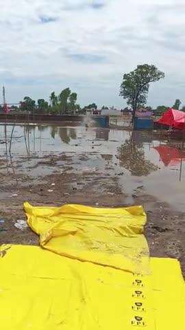 कई लाख रुपए क्षेत्र से आए तिकुनिया मेले में दुकानदारों से बसूला जाता है ये पैसा जाता कहा है इंजन से भरा हुआ पानी निकल पाएगा