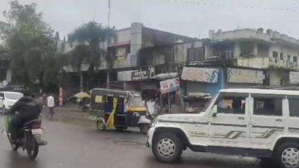 उमरखेड: शहरातील अनंतराव देवसरकर कॉम्प्लेक्स जवळ दुचाकीच्या डिक्केतील रोकडसह कागदपत्रांची पिशवी चोरट्याने लांबविली