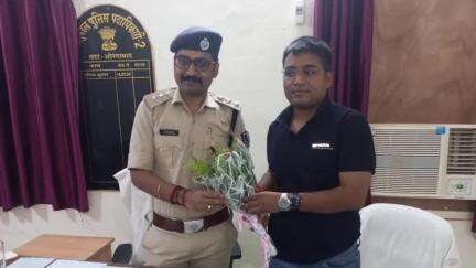 मदनपुर: नव पदस्थापित एसडीपीओ चंदन कुमार ने मदनपुर कार्यालय में किया पदभार ग्रहण