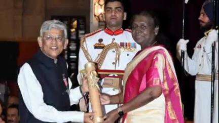 कोटर: डायरेक्टर एवं ट्रस्टी सदगुरु सेवा संघ ट्रस्ट चित्रकूट के डॉ बीके जैन को पद्मश्री मिलने पर कलेक्टर ने दी बधाई