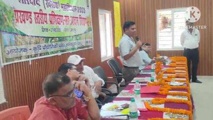 इस्लामपुर: इस्लामपुर में खरीफ महाअभियान के तहत प्रखंड स्तरीय प्रशिक्षण सह उपादान वितरण कार्यक्रम