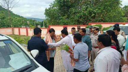 ଦେବଗଡ: ଜିଲ୍ଲାର ତୃଟୀପୂର୍ଣ୍ଣ ହାଇଟେକ ସର୍ଭେକୁ ରଦ୍ଦ ପାଇଁ ସ୍ଥାନୀୟ ସର୍କିଟ ହାଉସରେ ରାଜସ୍ୱ ମନ୍ତ୍ରୀଙ୍କୁ ନାଗରିକ କମିଟୀର ଦାବୀ