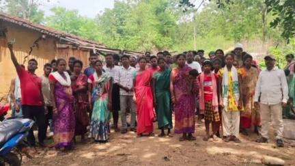 गोइलकेरा: जरजाटा गांव में सड़क निर्माण को लेकर ग्रामीणों ने बैठक की