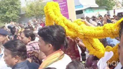 बैतूल नगर: नगर पालिका बैतूल के दैनिक वेतनभोगी कर्मचारियों ने बगडोना में मुख्यमंत्री को सौंपा ज्ञापन, नियमितीकरण की रखी मांग
