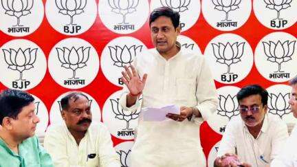 रामपुर: राम विहार स्थित भाजपा कार्यालय में जिलाध्यक्ष हरीश गंगवार ने आगामी पंचायत चुनाव को लेकर पदाधिकारियों के साथ की बैठक