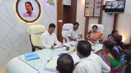 সিউড়ি ১: বীরভূম জেলা পরিষদে সভাধিপতির অফিস রুমে বিশেষ বৈঠকের আয়োজন, উপস্থিত জেলা পরিষদের সভাধিপতি