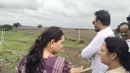 ನವಲಗುಂದ: ತಾಲ್ಲೂಕಿನ ಯಮನೂರು ಗ್ರಾಮದ ಬೆಣ್ಣೆಹಳ್ಳ ಸೇತುವೆಗೆ ಸಚಿವ ಸಂತೋಷ್ ಲಾಡ್ ಭೇಟಿ, ಪರಿಶೀಲನೆ