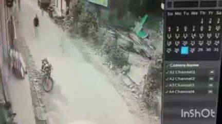 भोरंज: भरेड़ी बाजार में दो गुटों के बीच मारपीट का सीसीटीवी फुटेज सोशल मीडिया पर जमकर वायरल हो रहा है