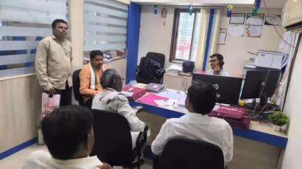 चिखली: विनायक सरनाईक यांच्या आंदोलनानंतर एकलारा येथील इंडियन ओव्हरसीज बँक वठनिवर