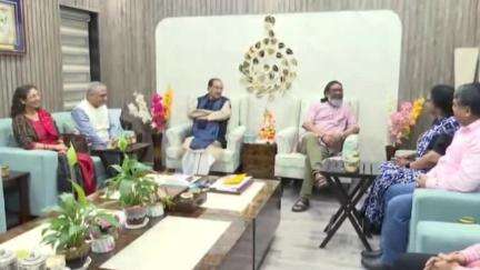 कांके: कांके रोड स्थित सीएम आवास में 16वें वित्त आयोग के सदस्यों ने मुख्यमंत्री से की मुलाकात