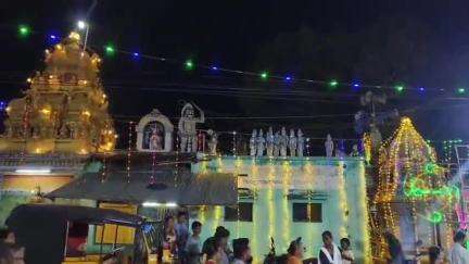 திண்டுக்கல் கிழக்கு: மேட்டுராஜகாபட்டி காளியம்மன் கோவில் வைகாசி திருவிழா பக்தர்கள் பூக்குழி இறங்கி வேண்டுதலை நிறைவேற்றனர்
