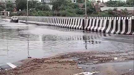 હિંમતનગર: સામાન્ય વરસાદમાં જ હાથમતી બ્રિજ પર પાણી ભરાયા #jansamasya