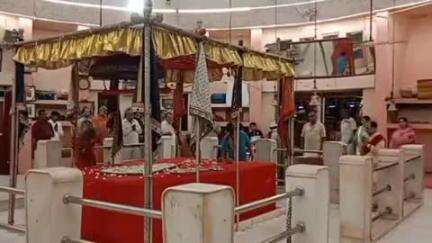 खंडवा नगर: खंडवा के दादाजी धूनी वाले मंदिर में मंगला आरती का आयोजन किया गया