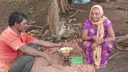 નાંદોદ: નાંદોદ તાલુકાના બિતાડા ગામના વિધવા મહિલા શ્રીમતી રેવાબેન વસાવાને સરકા રૂપિયા ૧૨૫૦/- વિધવા પેન્શન રૂપે અપાતી આર્થિક સહાય